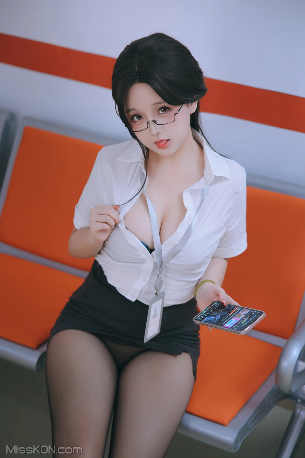 Coser@日奈娇_ 地铁OL