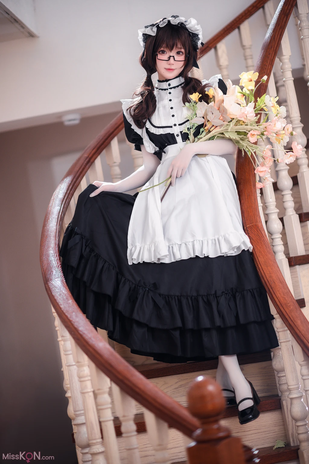 Coser@阿包也是兔娘_ 传统长裙女仆