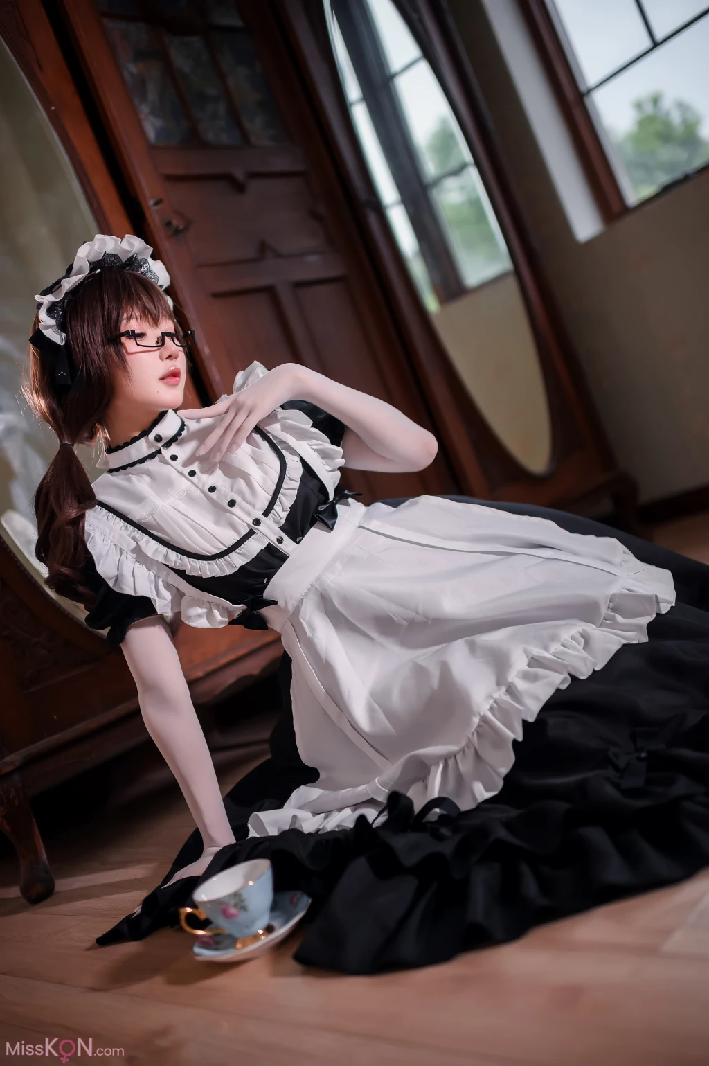 Coser@阿包也是兔娘_ 传统长裙女仆