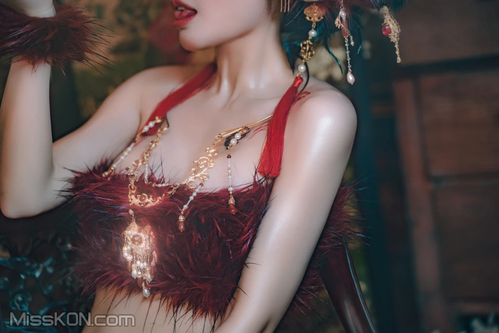 Coser@鹿八岁_ 闯进我家的凶凶年兽