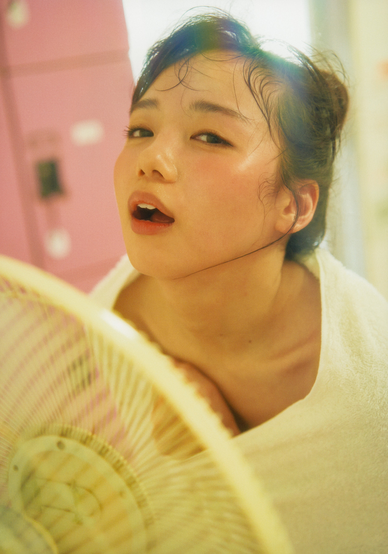 Kyoko Saito 齊藤京子, 1st 写真集 『とっておきの恋人』 Set.03