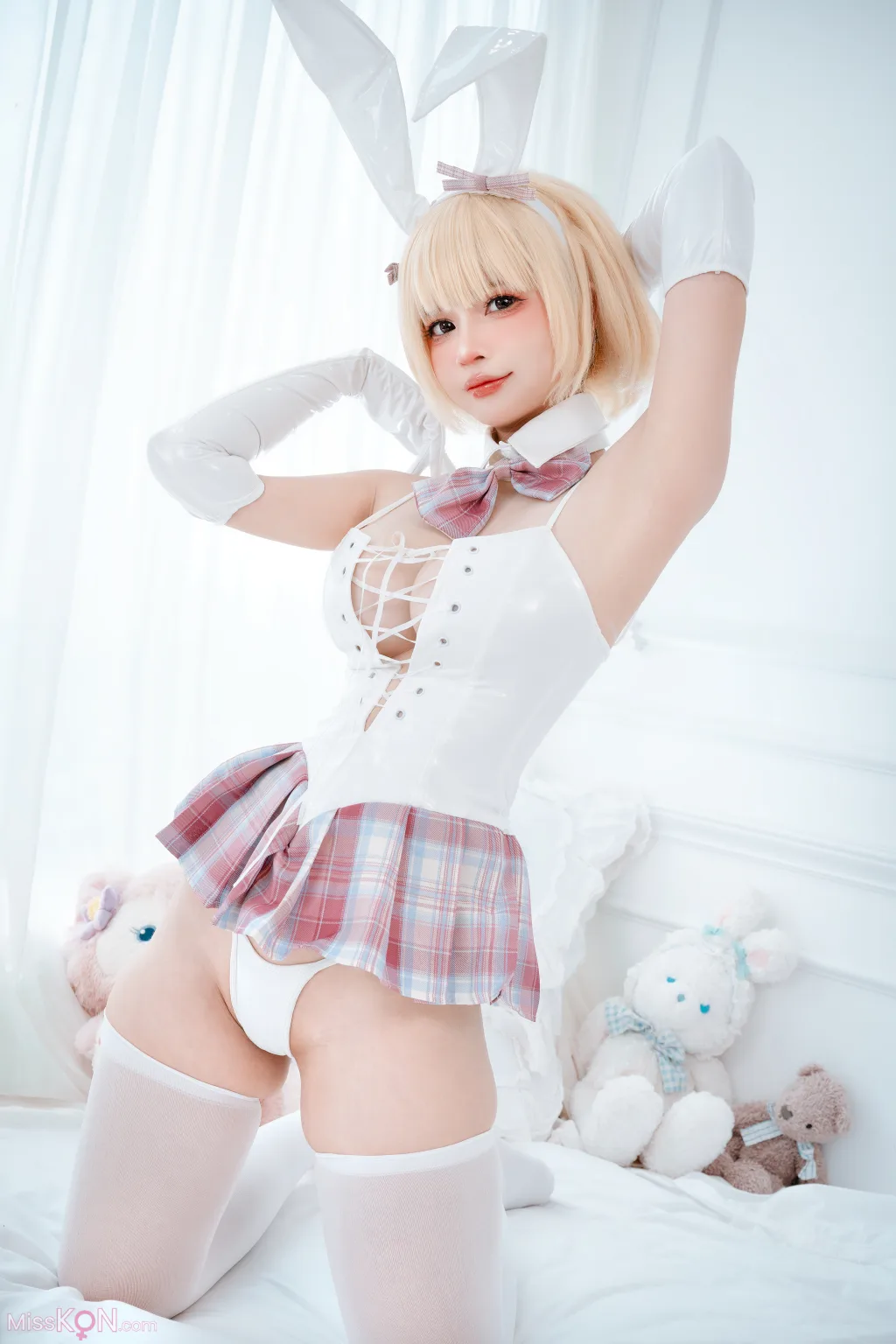 Coser@Azami & Sally Dorasnow_ White Bunny Girl