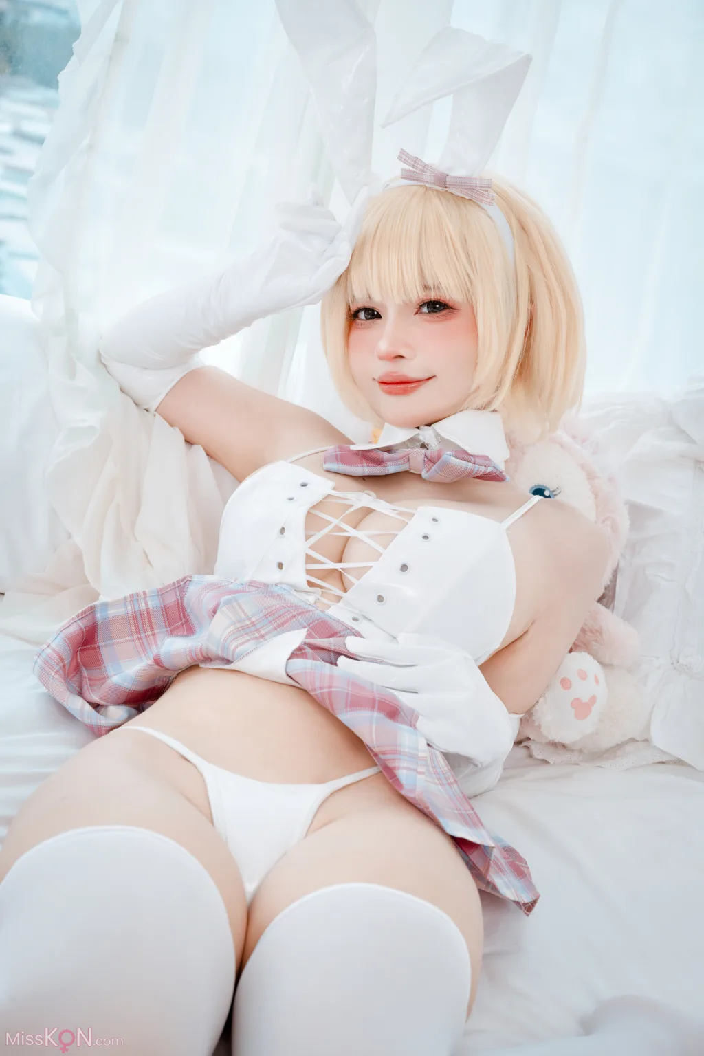 Coser@Azami & Sally Dorasnow_ White Bunny Girl