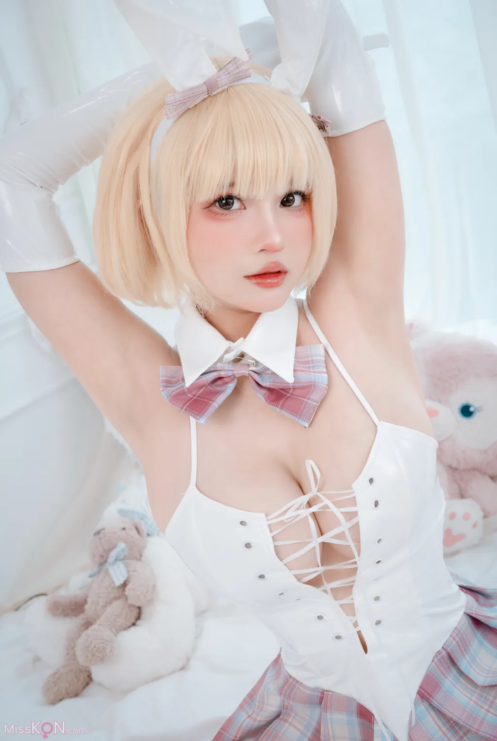 Coser@Azami & Sally Dorasnow_ White Bunny Girl