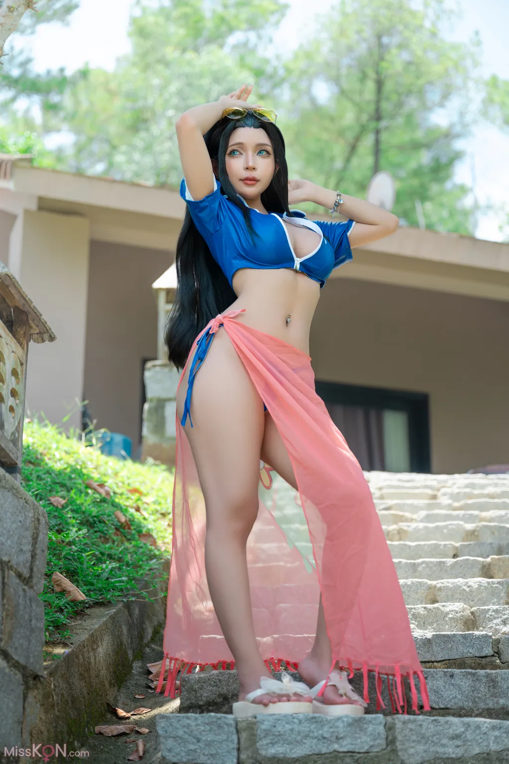 Coser@UmekoJ_ Nico Robin