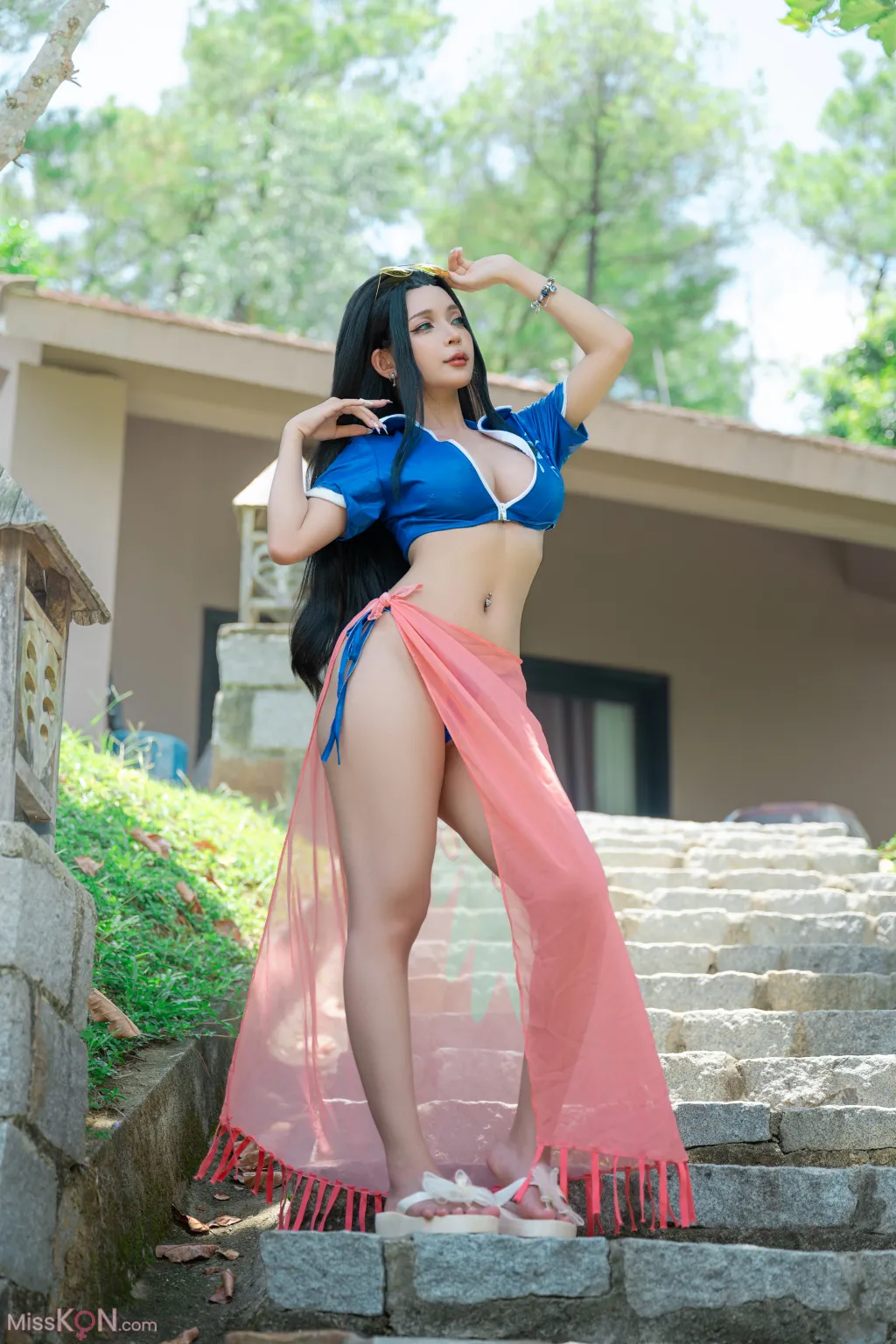 Coser@UmekoJ_ Nico Robin