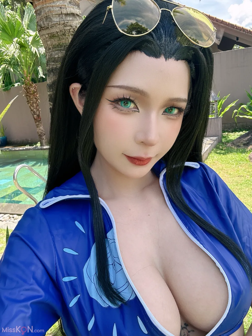 Coser@UmekoJ_ Nico Robin