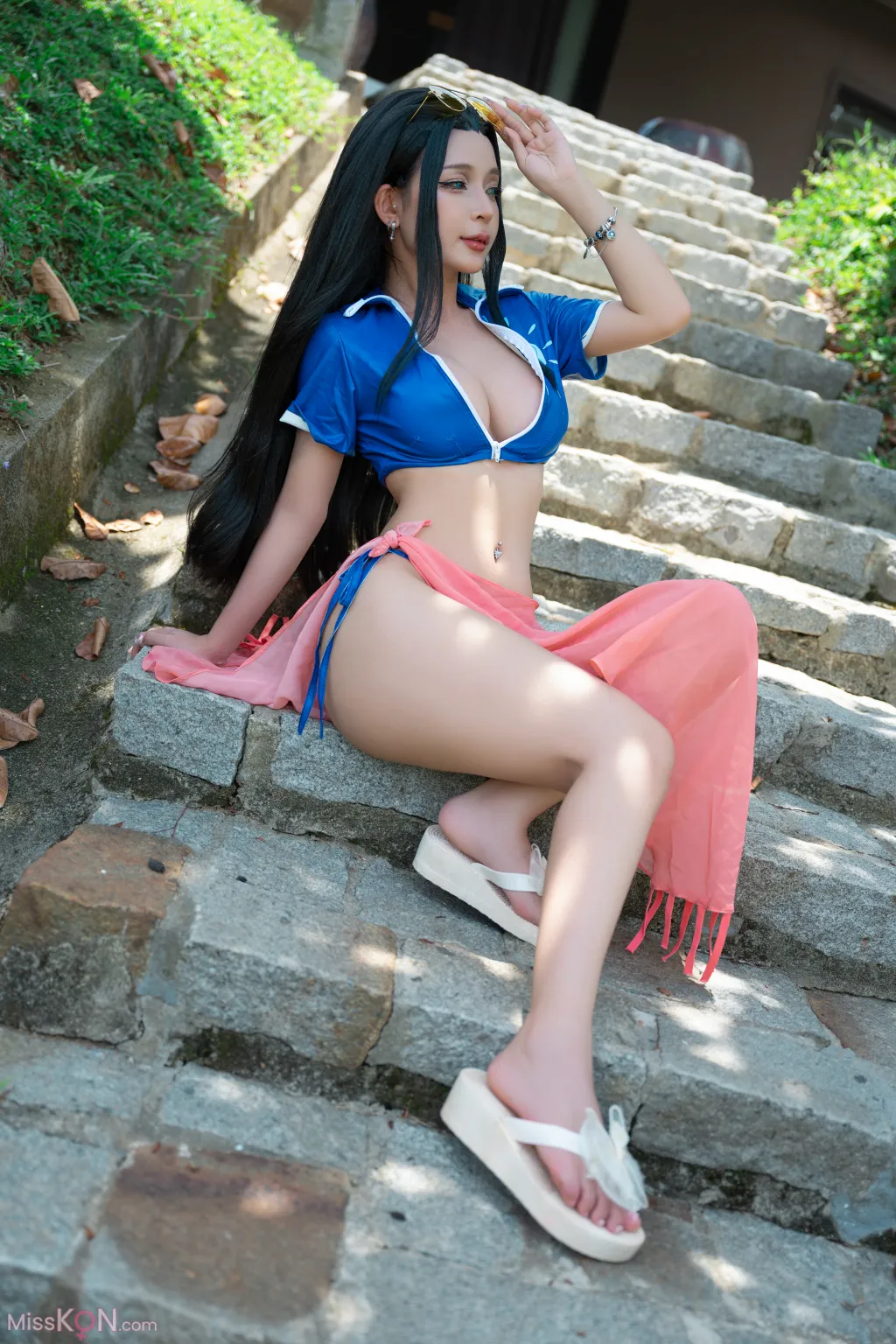 Coser@UmekoJ_ Nico Robin