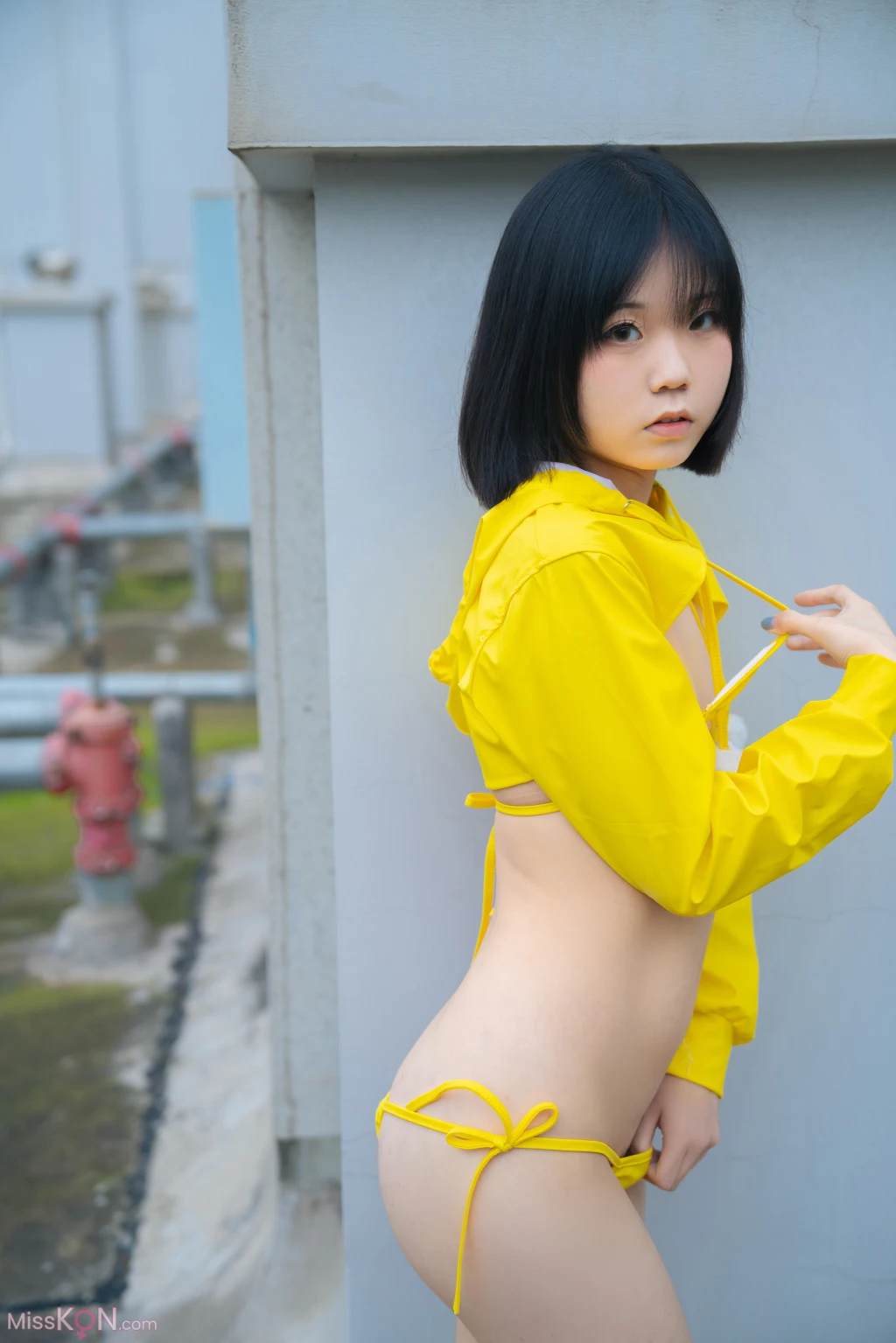 Coser@一只小栗奈_ 天台小雨衣