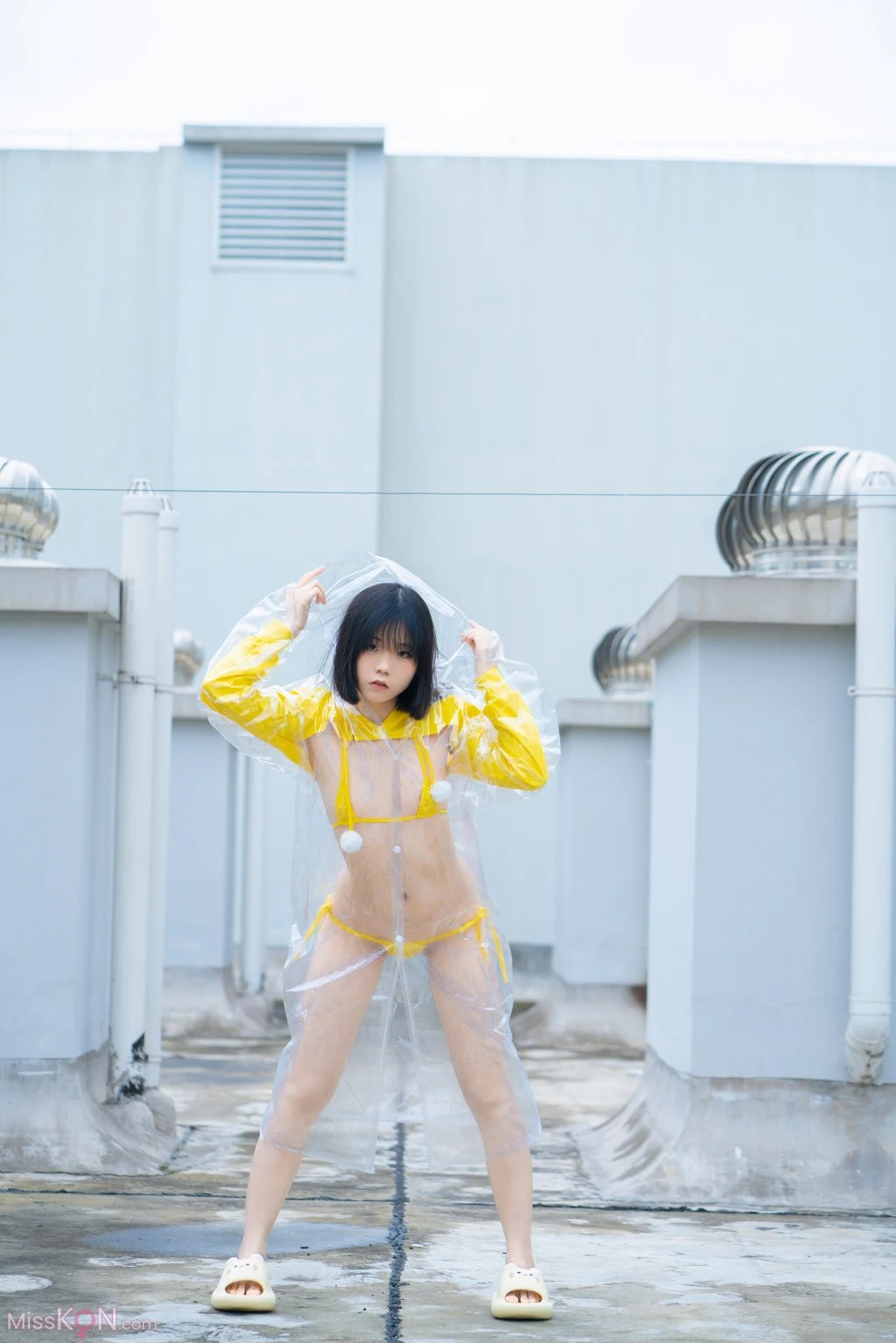 Coser@一只小栗奈_ 天台小雨衣