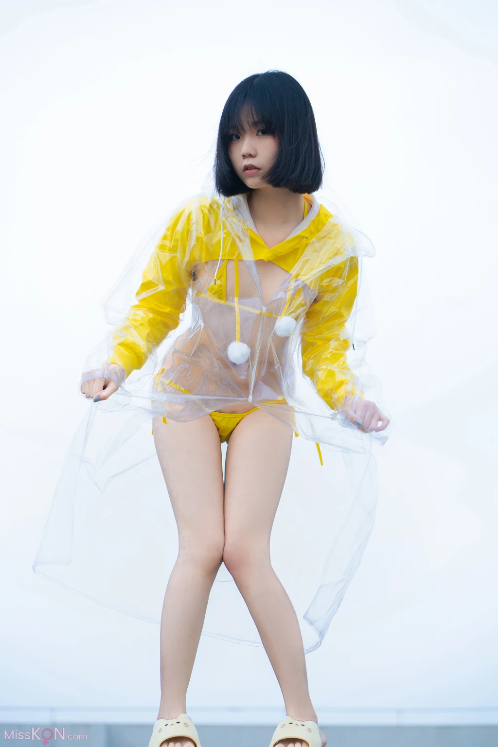 Coser@一只小栗奈_ 天台小雨衣