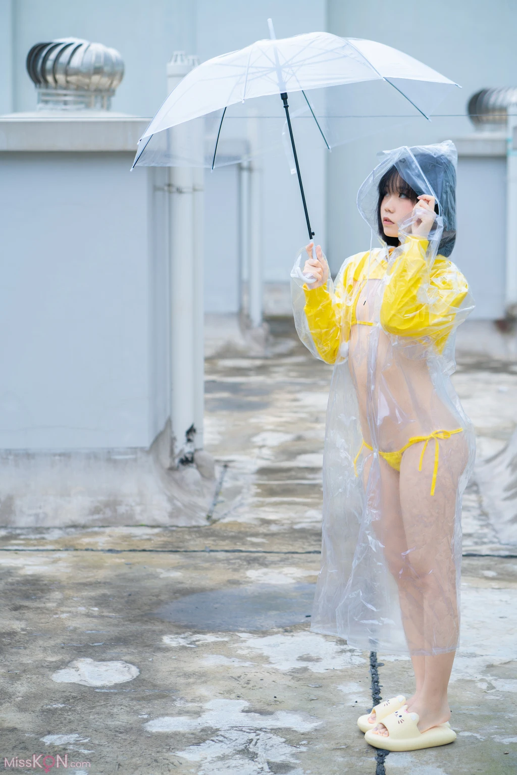 Coser@一只小栗奈_ 天台小雨衣