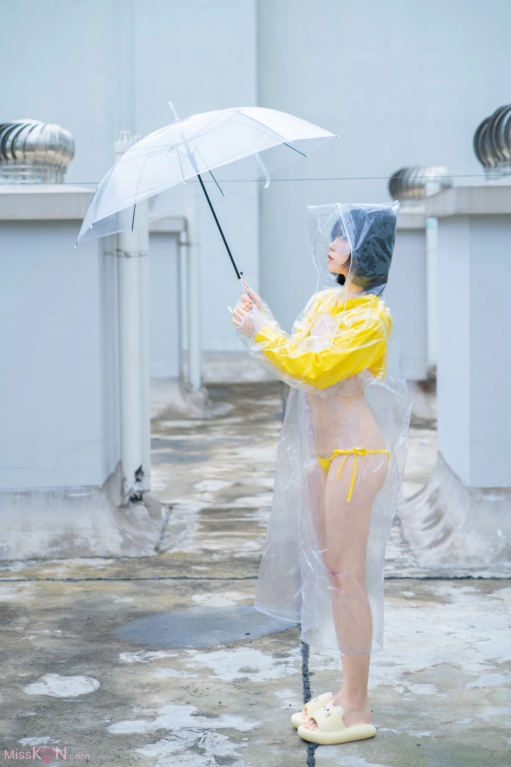 Coser@一只小栗奈_ 天台小雨衣