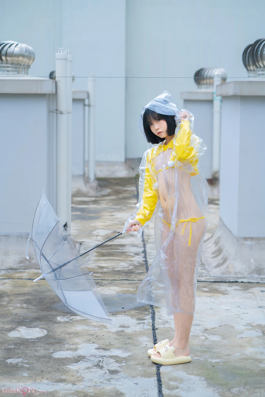 Coser@一只小栗奈_ 天台小雨衣