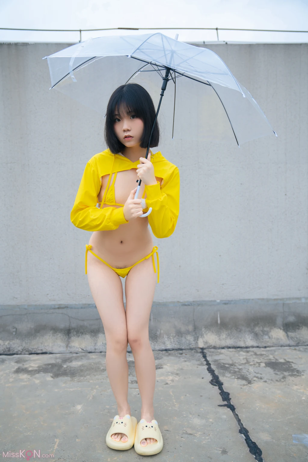 Coser@一只小栗奈_ 天台小雨衣