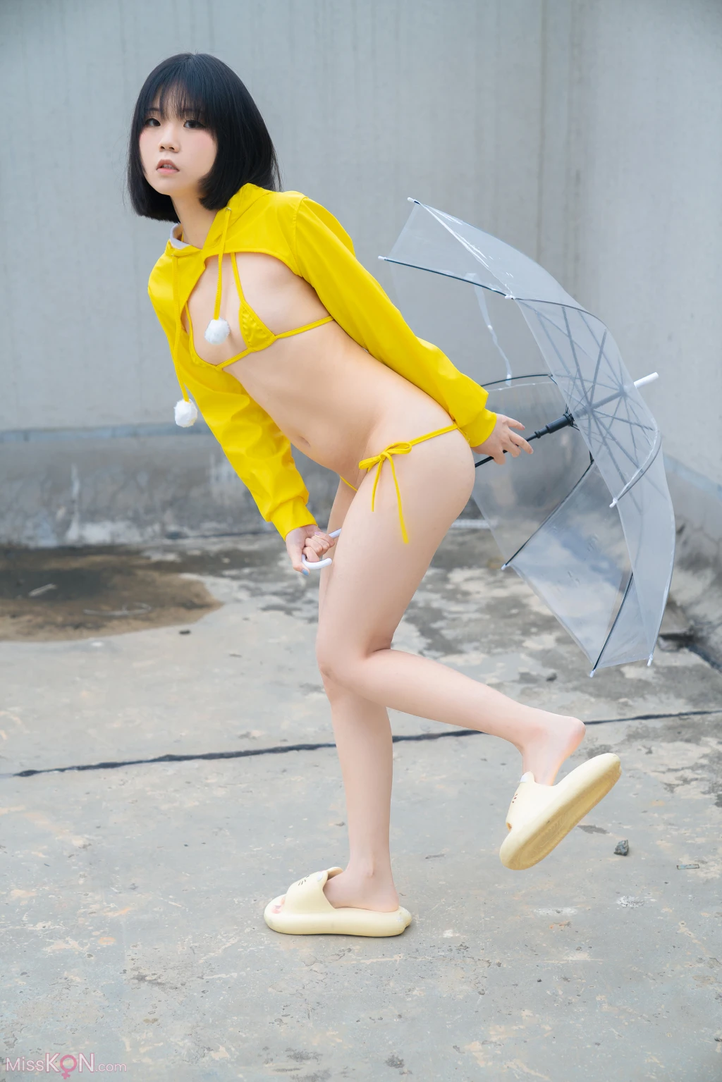 Coser@一只小栗奈_ 天台小雨衣