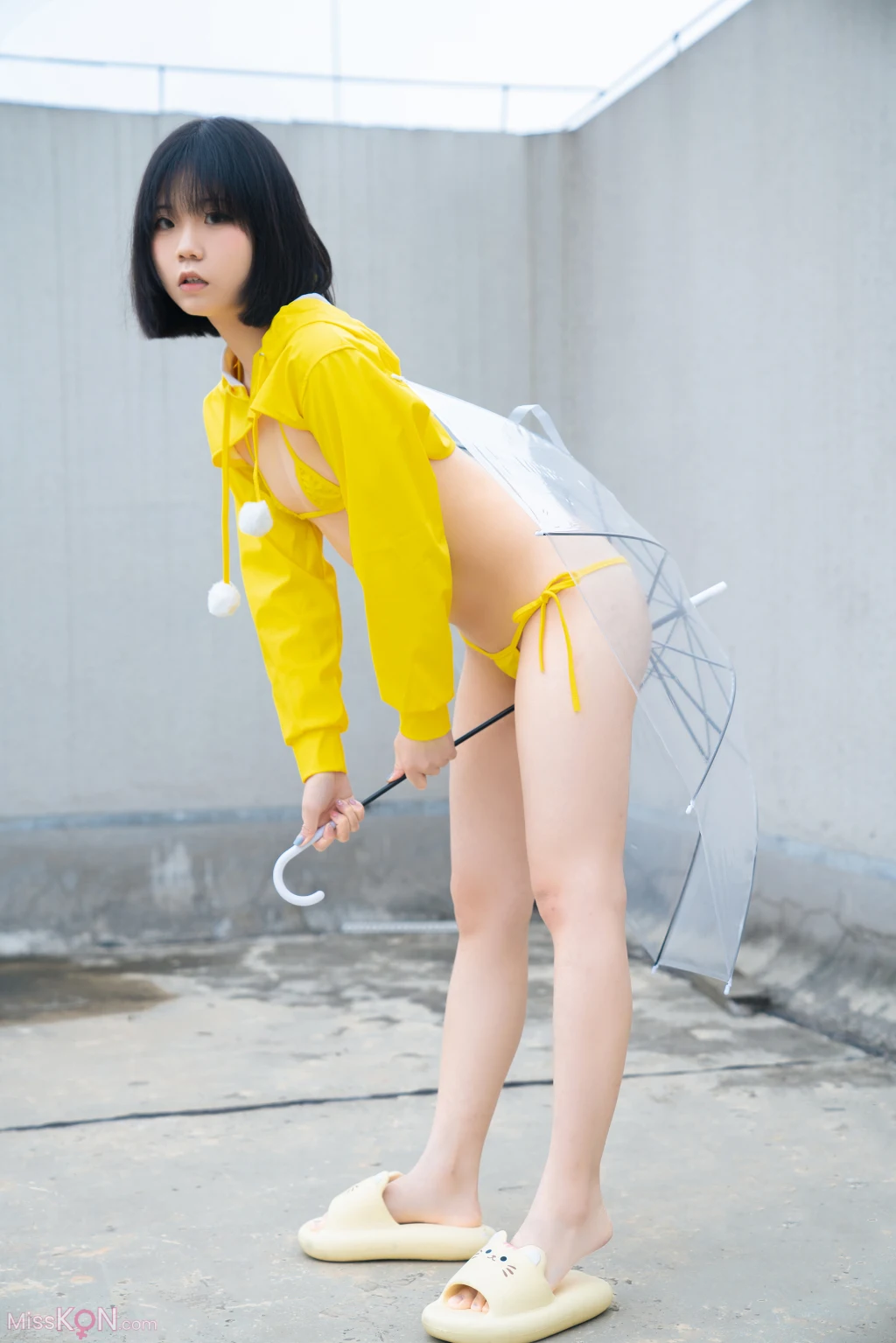 Coser@一只小栗奈_ 天台小雨衣