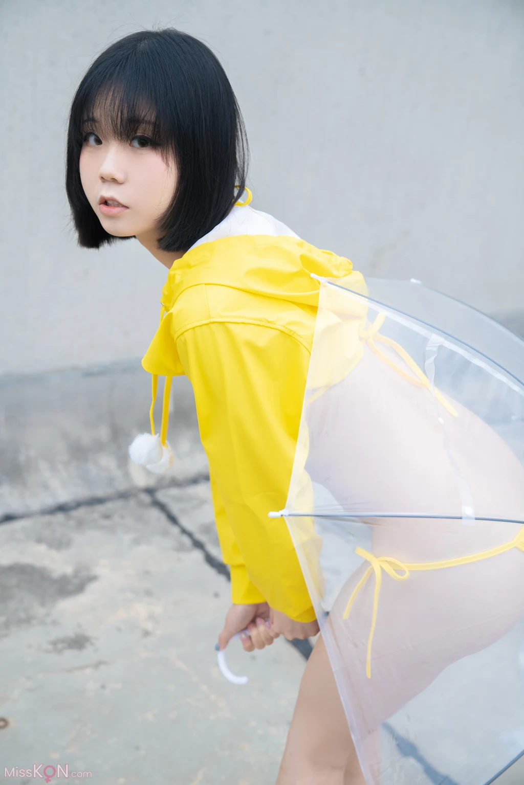 Coser@一只小栗奈_ 天台小雨衣