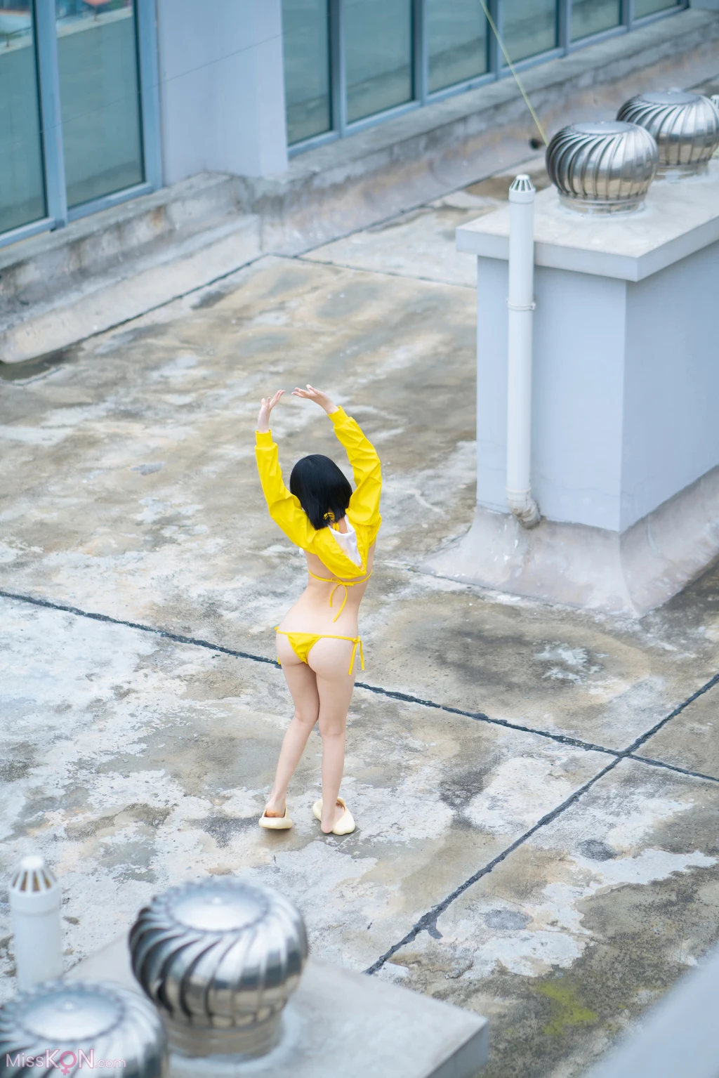 Coser@一只小栗奈_ 天台小雨衣