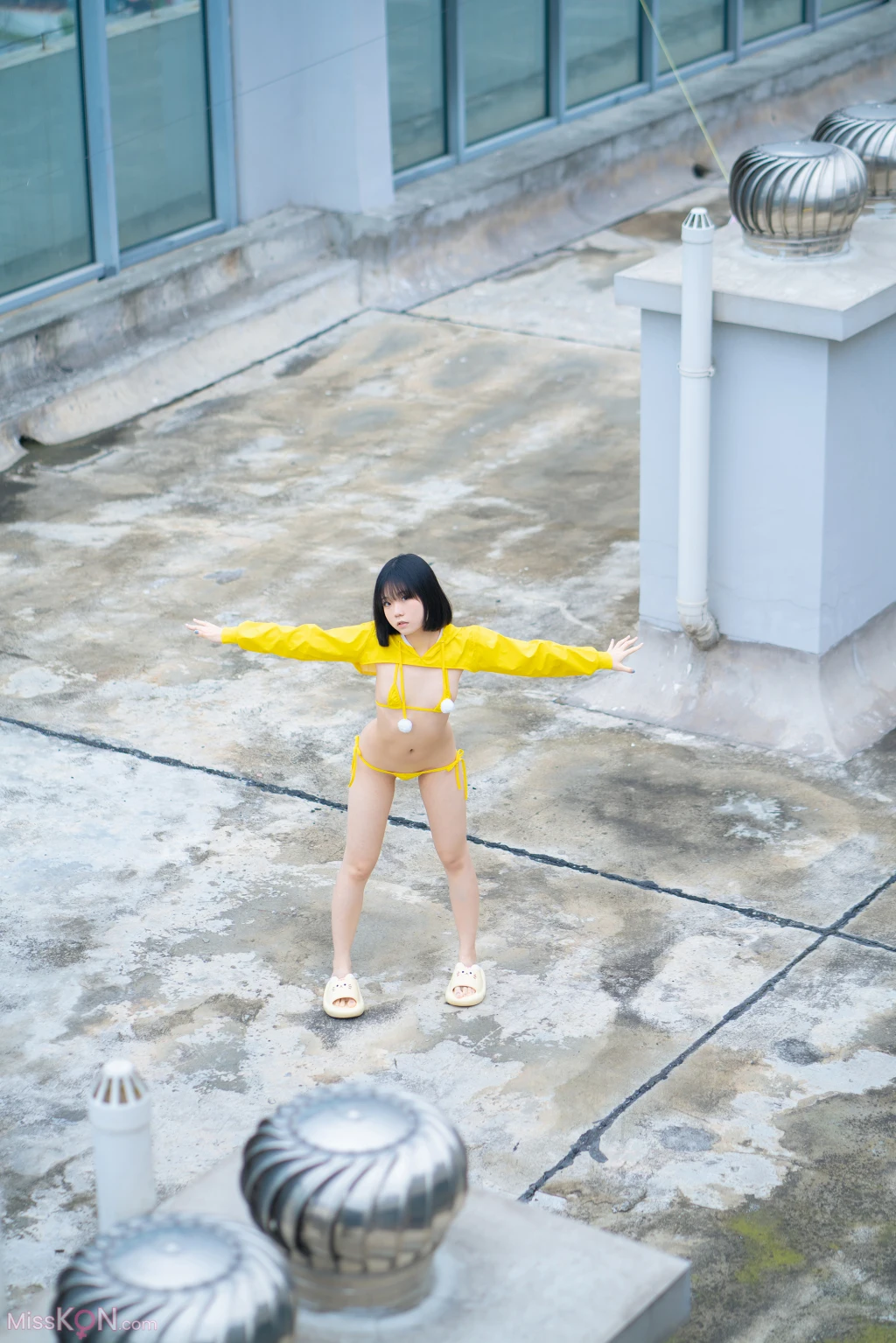 Coser@一只小栗奈_ 天台小雨衣