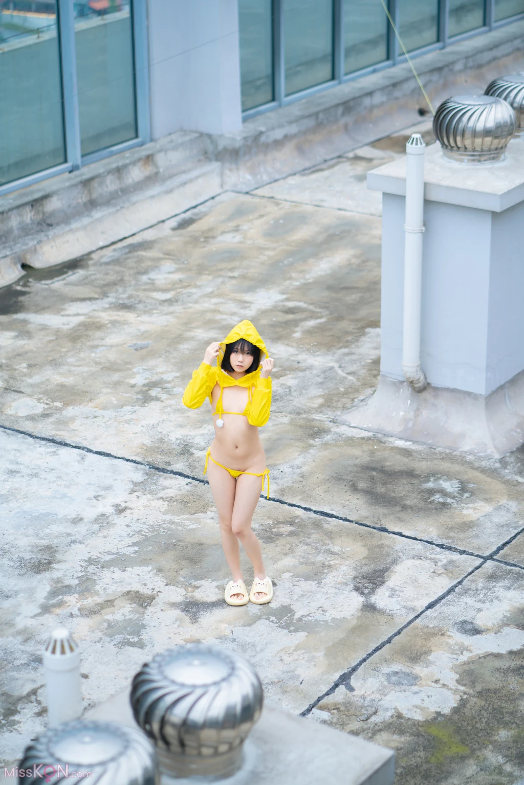 Coser@一只小栗奈_ 天台小雨衣