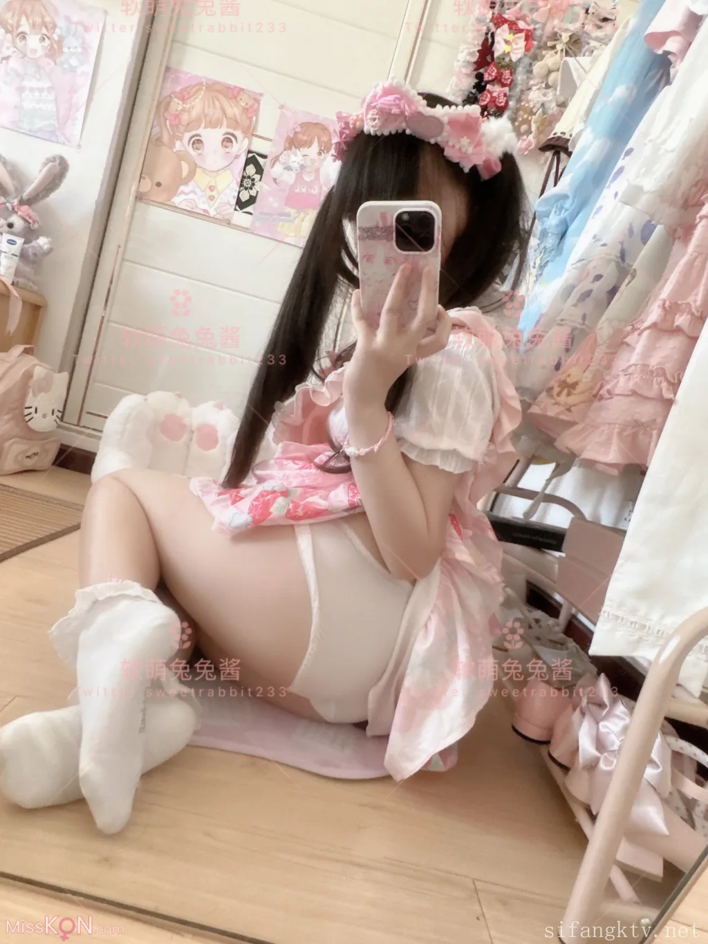 Coser@软萌兔兔酱_ 清纯可甜可盐白虎一线天萝莉女神 高价私拍五部合集