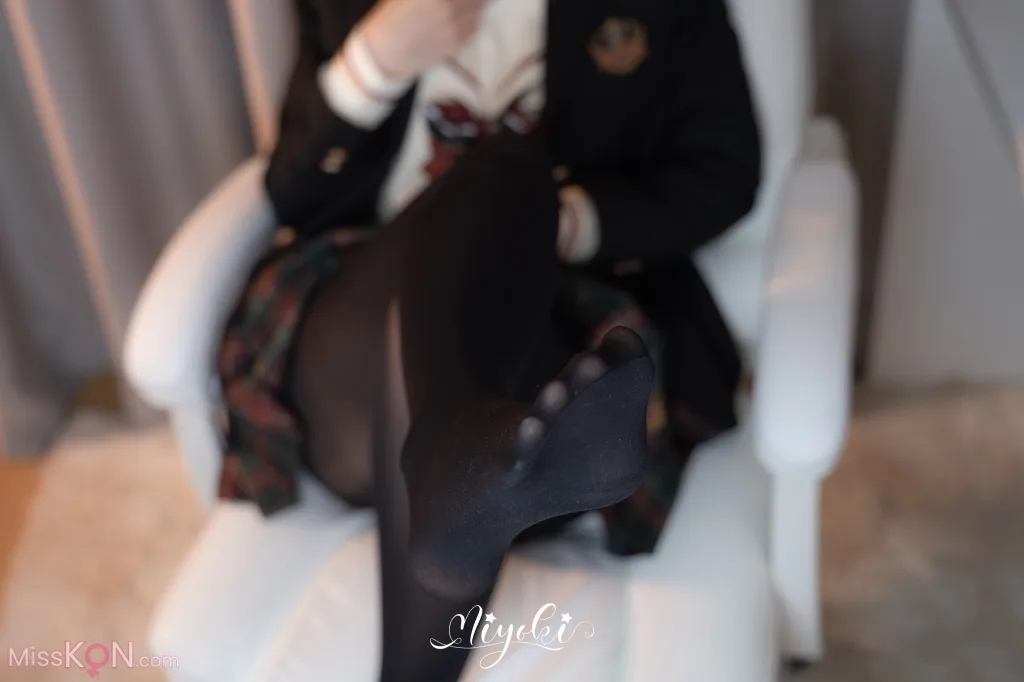 Coser@铃木美咲 (Misaki Suzuki)_ 现役JK的美脚连裤袜