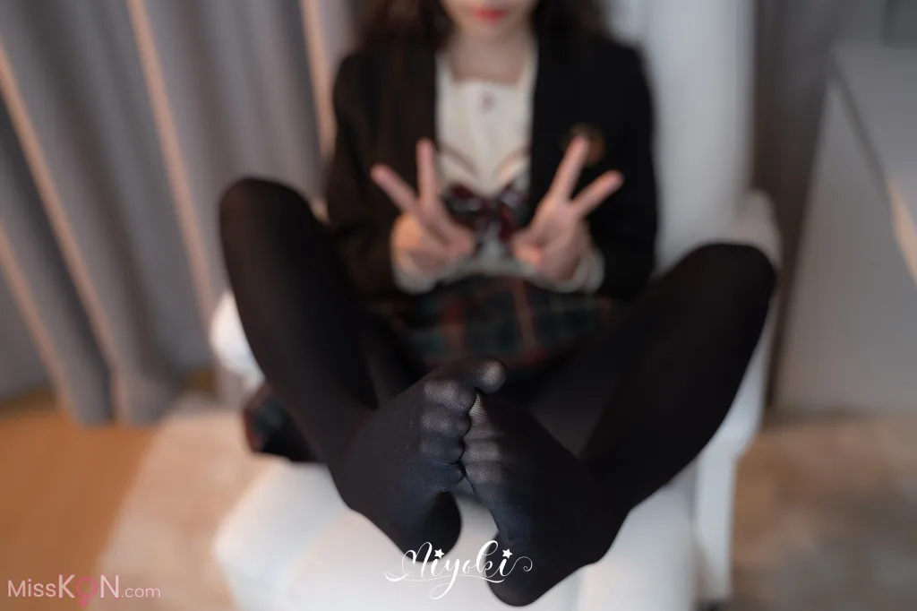 Coser@铃木美咲 (Misaki Suzuki)_ 现役JK的美脚连裤袜