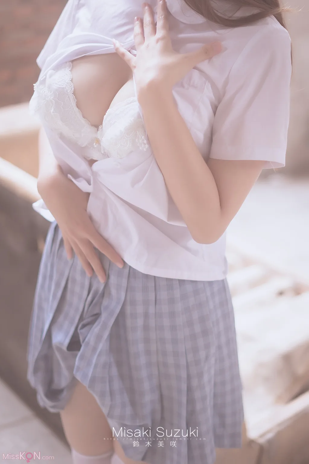 Coser@铃木美咲 (Misaki Suzuki)_ 绝对领域——露出！白丝过膝袜才是最棒的诱惑