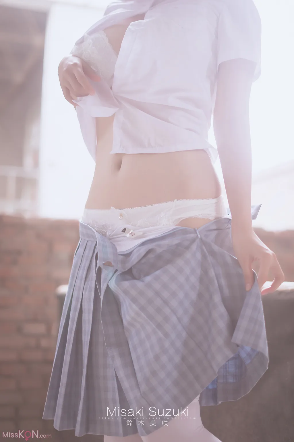 Coser@铃木美咲 (Misaki Suzuki)_ 绝对领域——露出！白丝过膝袜才是最棒的诱惑