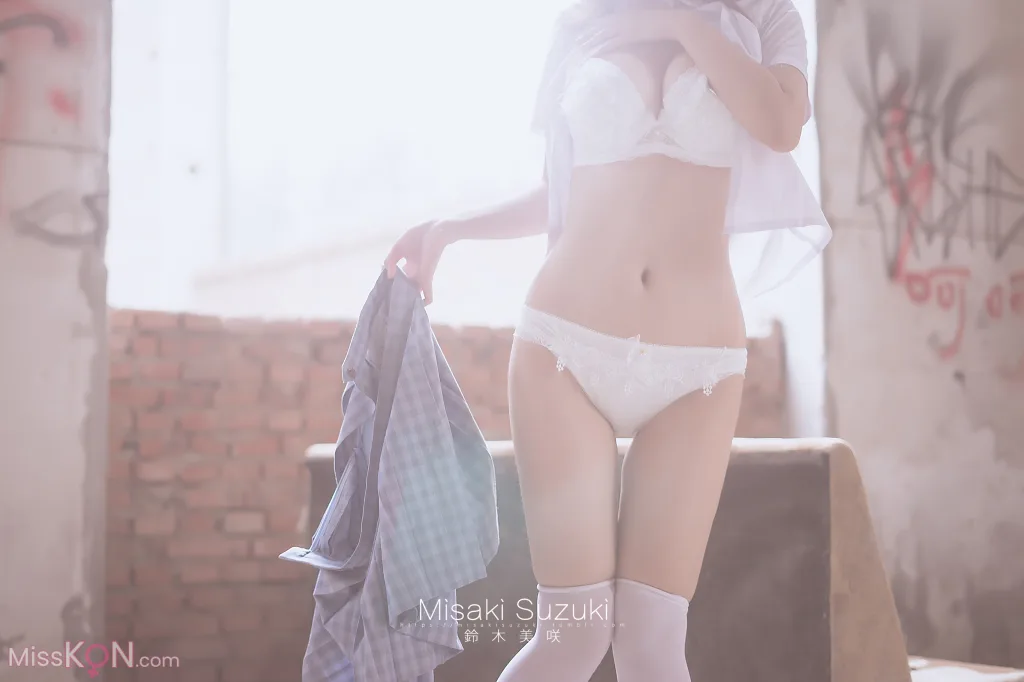 Coser@铃木美咲 (Misaki Suzuki)_ 绝对领域——露出！白丝过膝袜才是最棒的诱惑