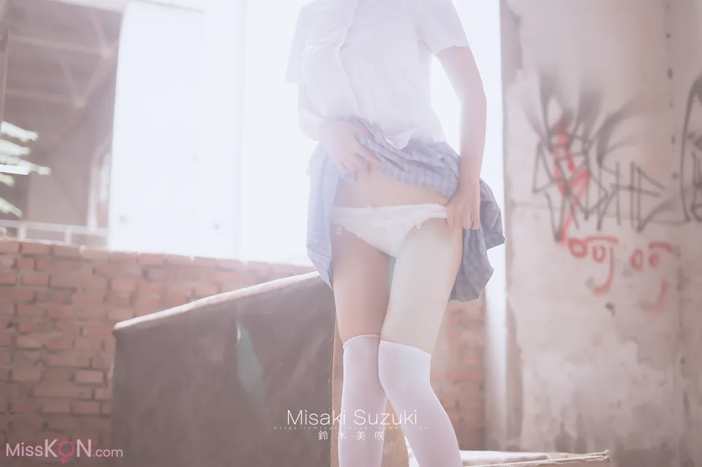 Coser@铃木美咲 (Misaki Suzuki)_ 绝对领域——露出！白丝过膝袜才是最棒的诱惑