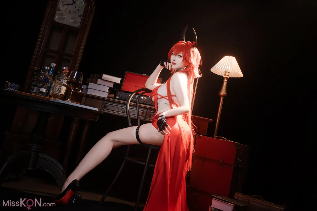 Coser@面饼仙儿_ Nikke 小红帽礼服