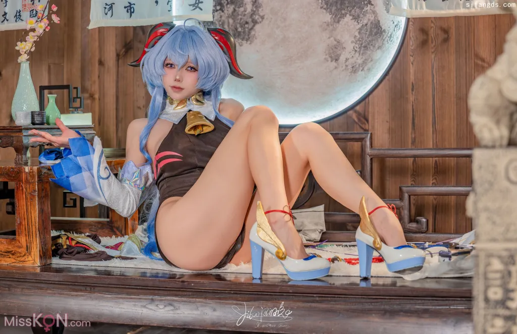 Coser@黏黏团子兔_ 11月作品『循循守月-甘雨』- SY