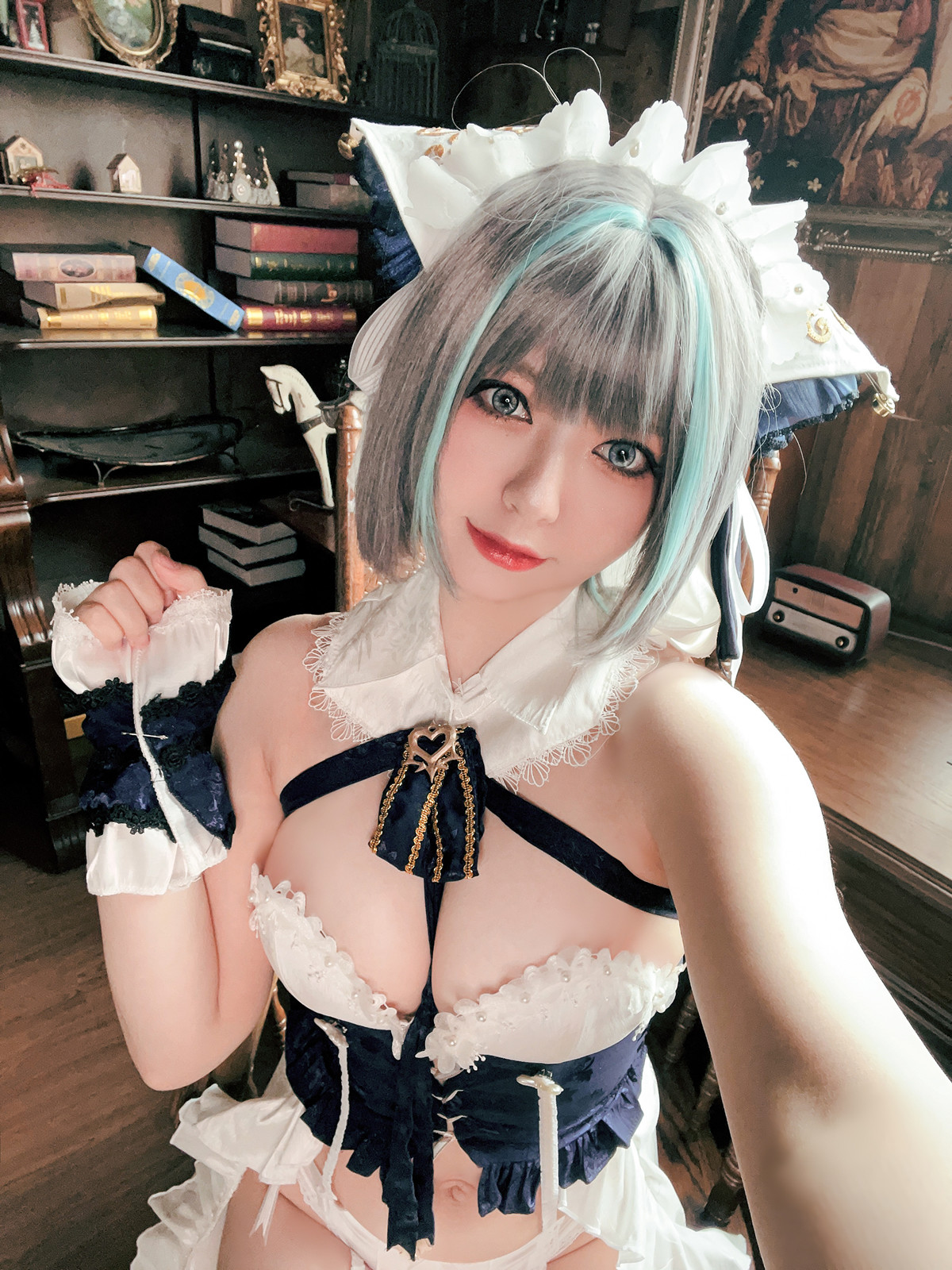 Cosplay 半半子Banbanko 碧蓝航线 柴郡抱枕