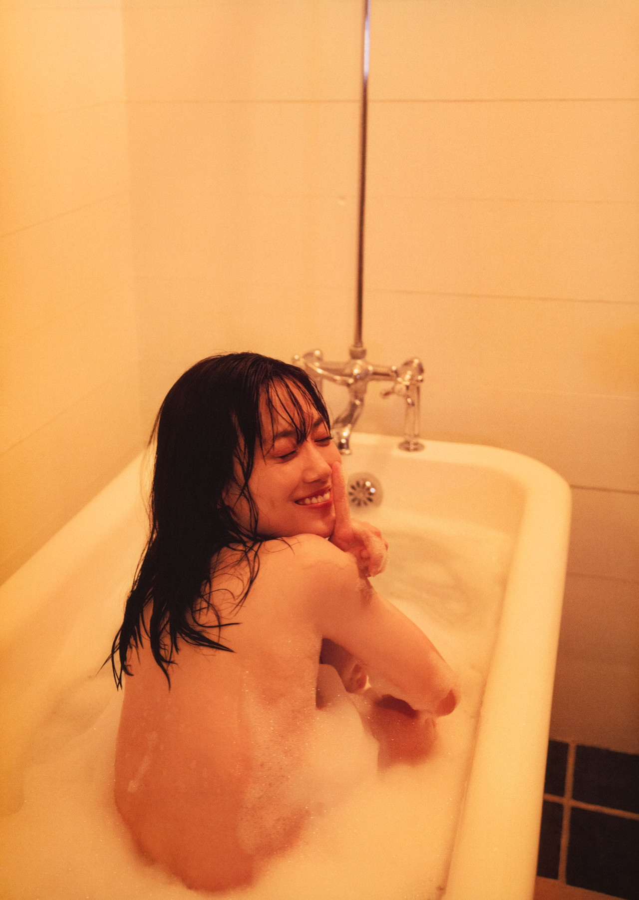 Mizuki Yamashita 山下美月, 2nd 写真集 「ヒロイン Heroine」 Set.01