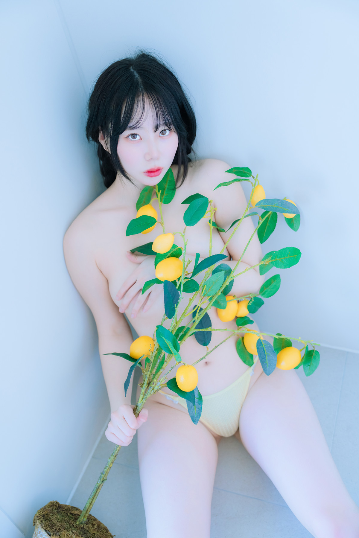 Myua 뮤아, Photobook ‘Lemon’