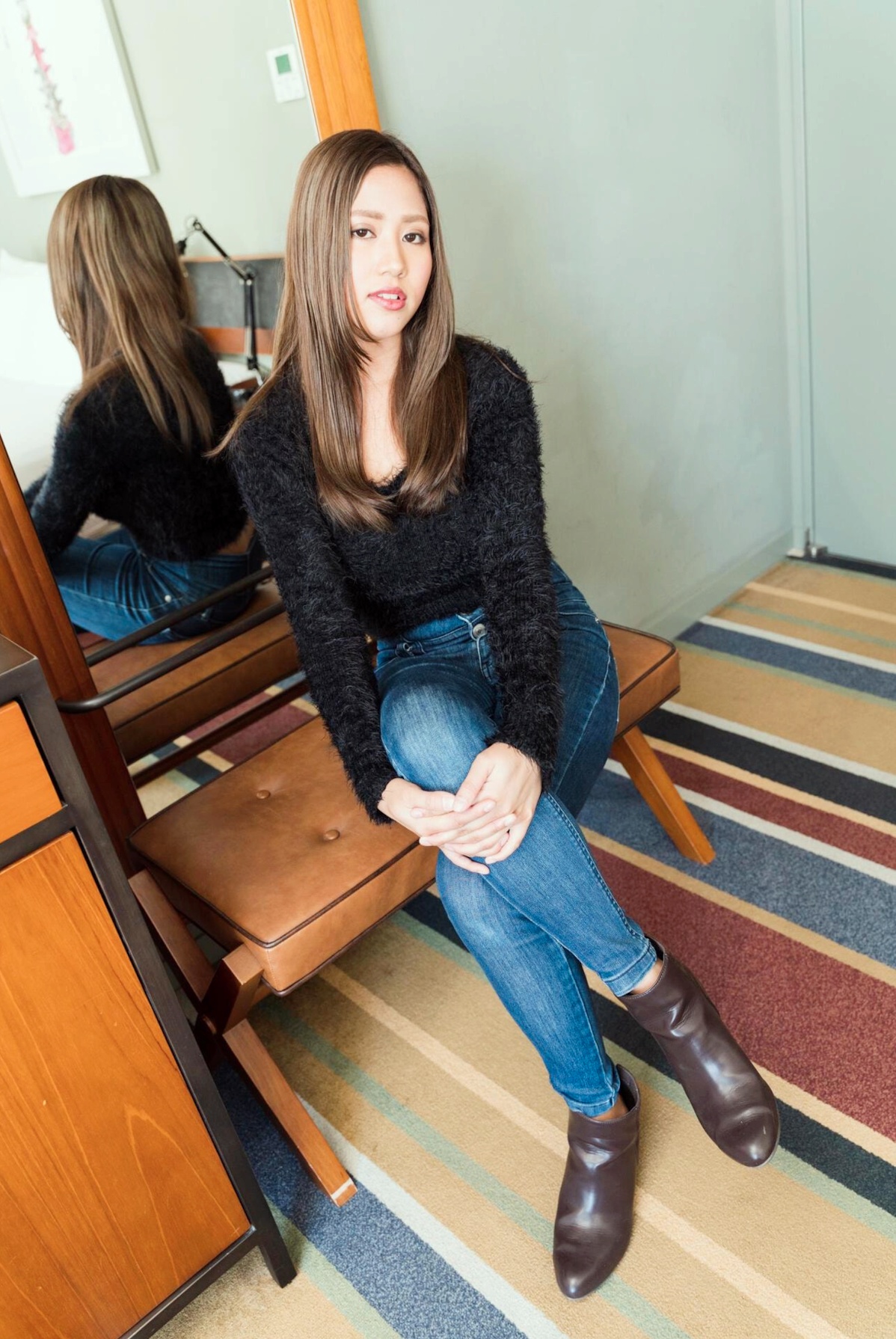 Sayuri Ito 伊藤早由利, 写真集 密室グラビア美女 「Room.10」 Set.01