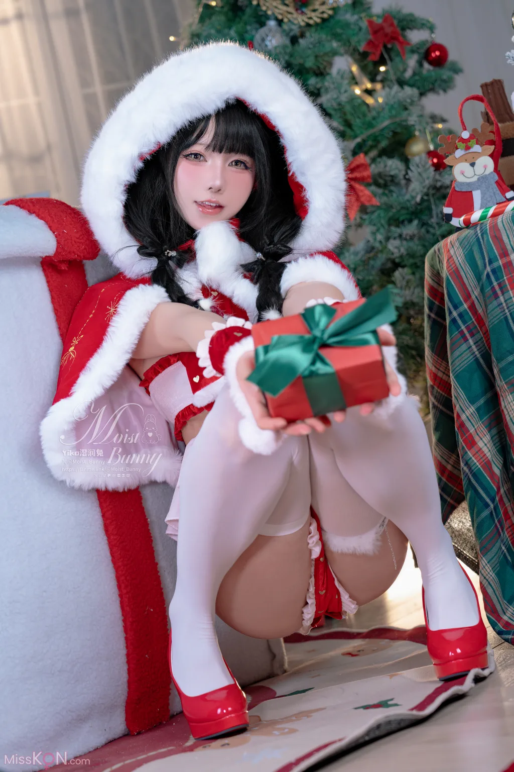 Coser@黏黏团子兔_ 12月作品『兔兔圣诞礼物』