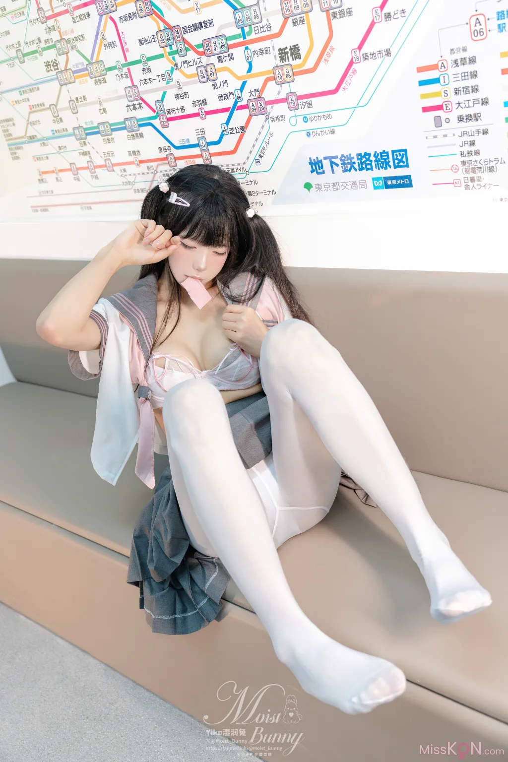 Coser@黏黏团子兔_ 12月作品『地铁萌妹』 恋爱循环