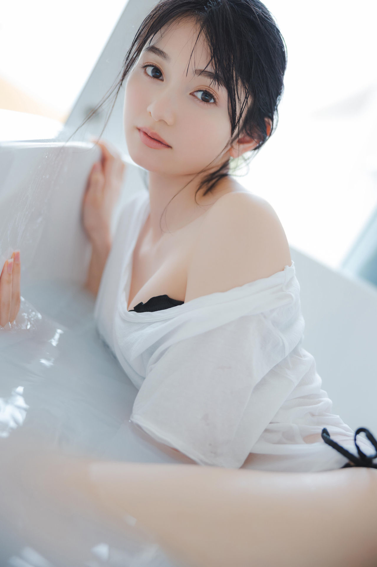 Fuuka Kumazawa 熊澤風花, ＦＲＩＤＡＹデジタル写真集 『二十歳になったから』 Set.02