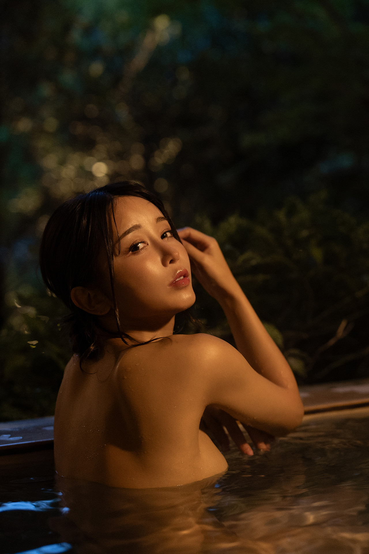 Ikumi いくみ, デジタル写真集 『MITSU』 Set.02