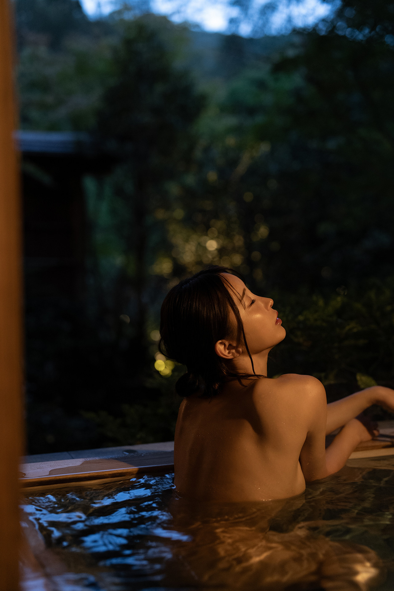 Ikumi いくみ, デジタル写真集 『MITSU』 Set.02