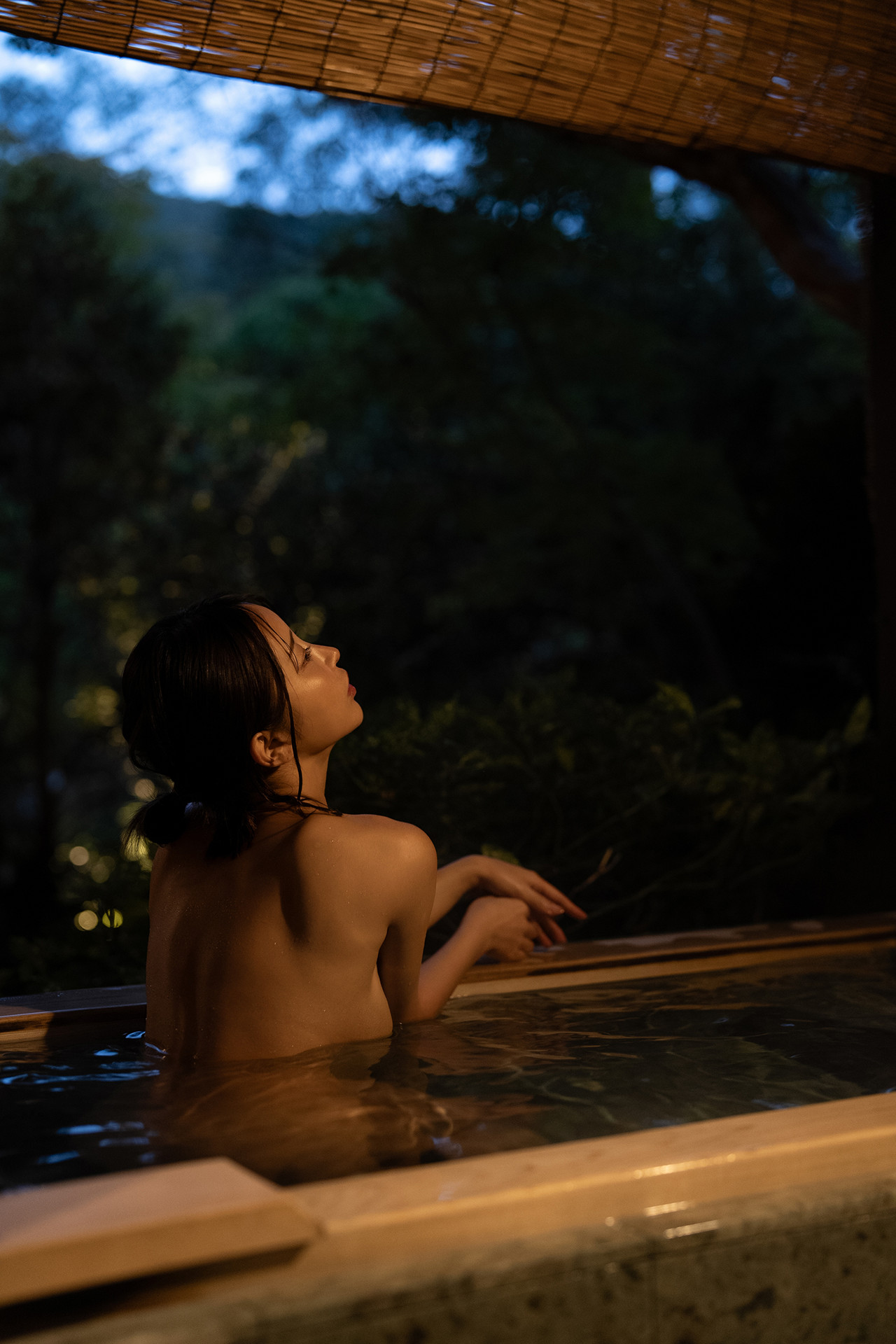 Ikumi いくみ, デジタル写真集 『MITSU』 Set.02