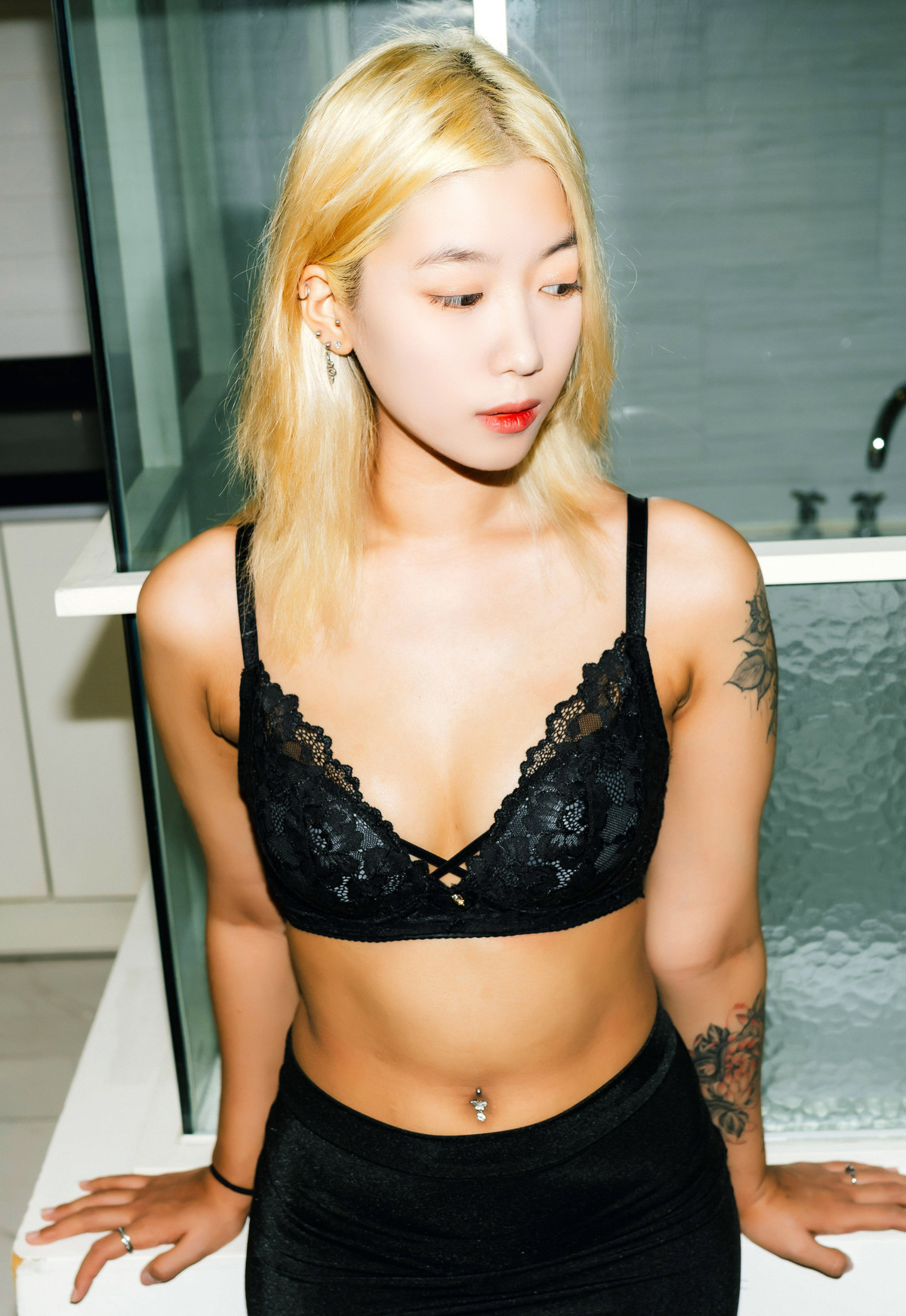 Seol-Ah 설아, Moon Night Snap ‘Hot Debut’ Set.02