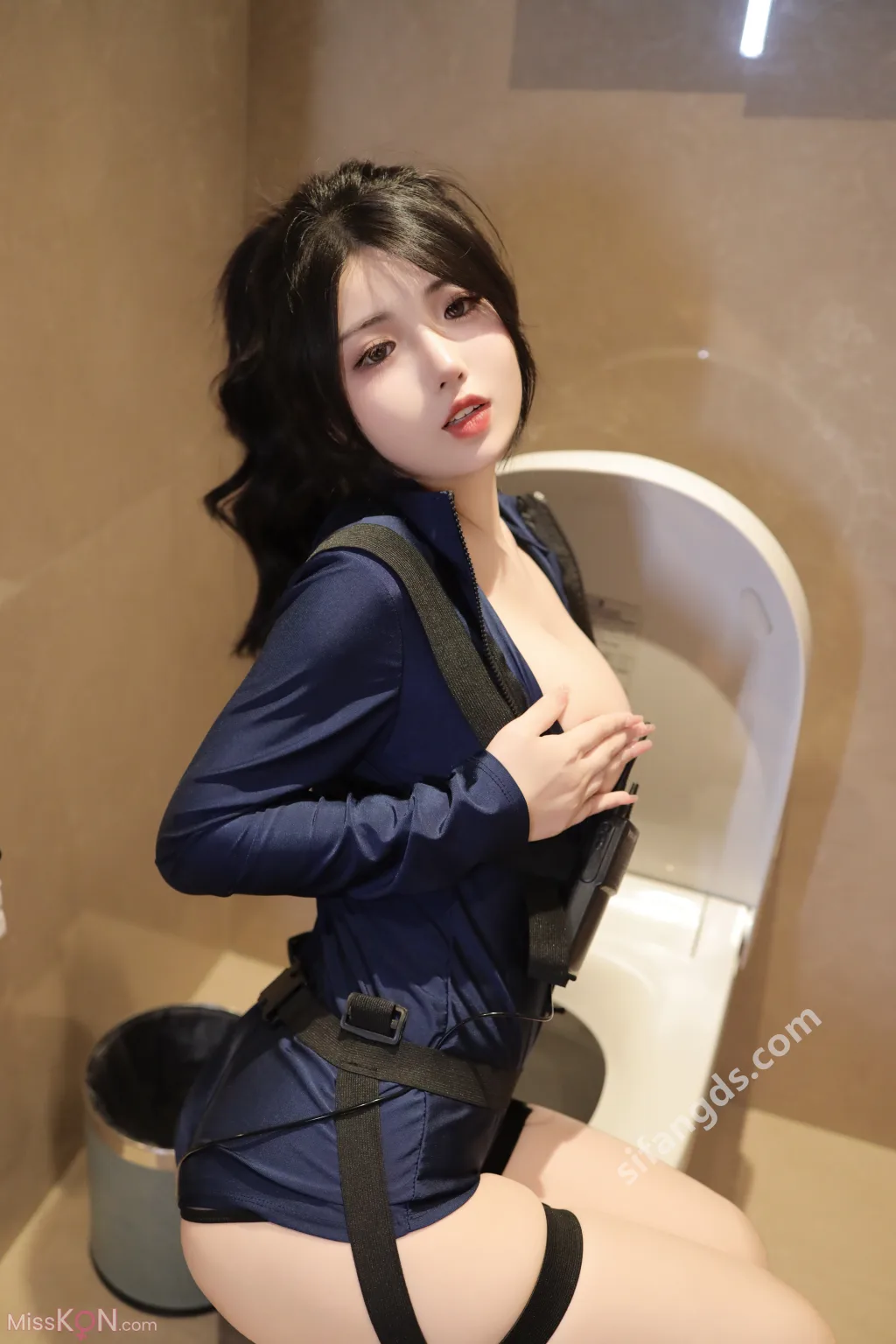 [XR Uncensored] Chen Xiaohua (陈小花)_ 秀人网模特 Cos女警制服 极品诱惑