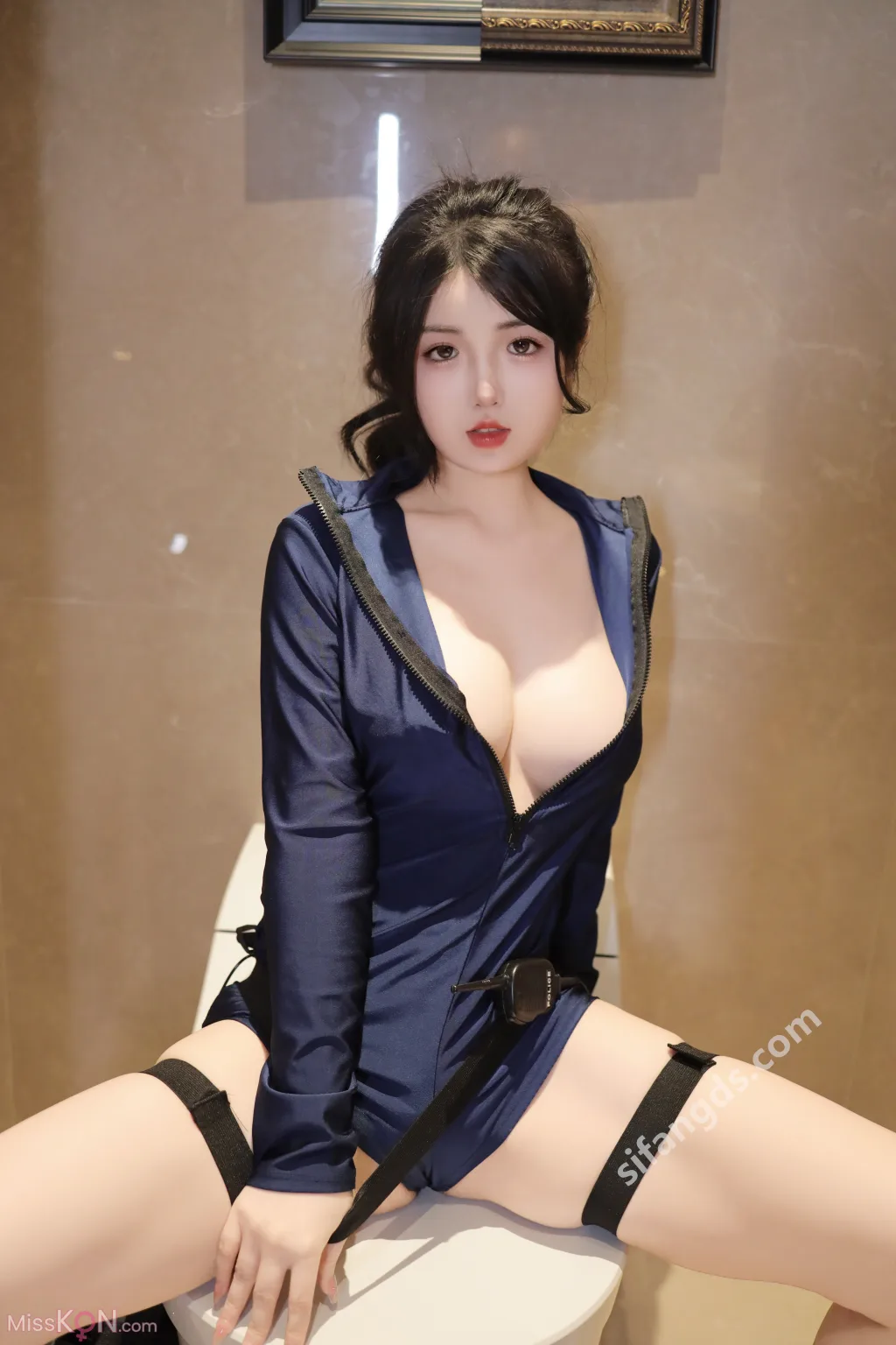 [XR Uncensored] Chen Xiaohua (陈小花)_ 秀人网模特 Cos女警制服 极品诱惑