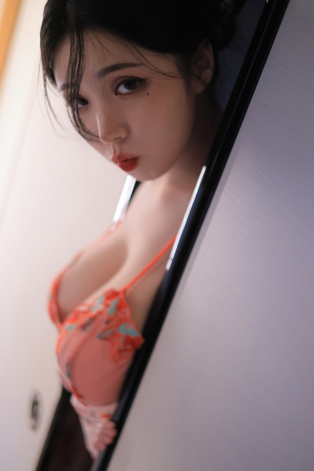 Yeon Woo 연우, Photobook ‘Heat’ Set.03