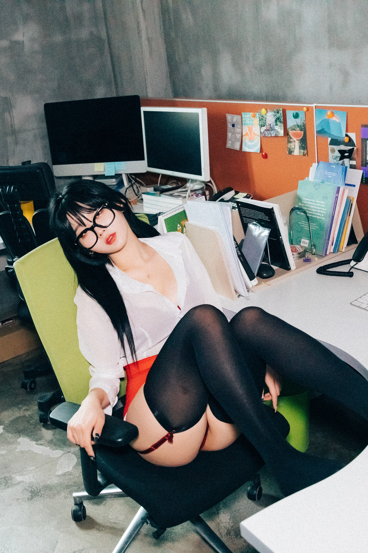 ZIA.Kwon 권지아, Loozy ‘Office Slave’ Set.02