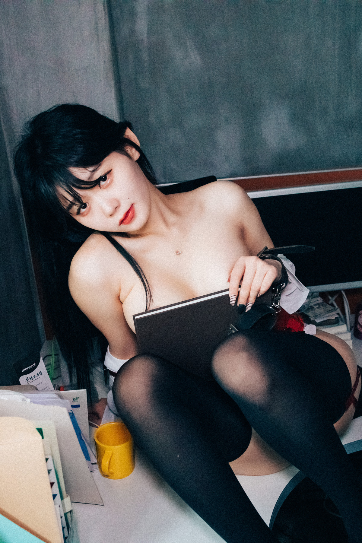 ZIA.Kwon 권지아, Loozy ‘Office Slave’ Set.05